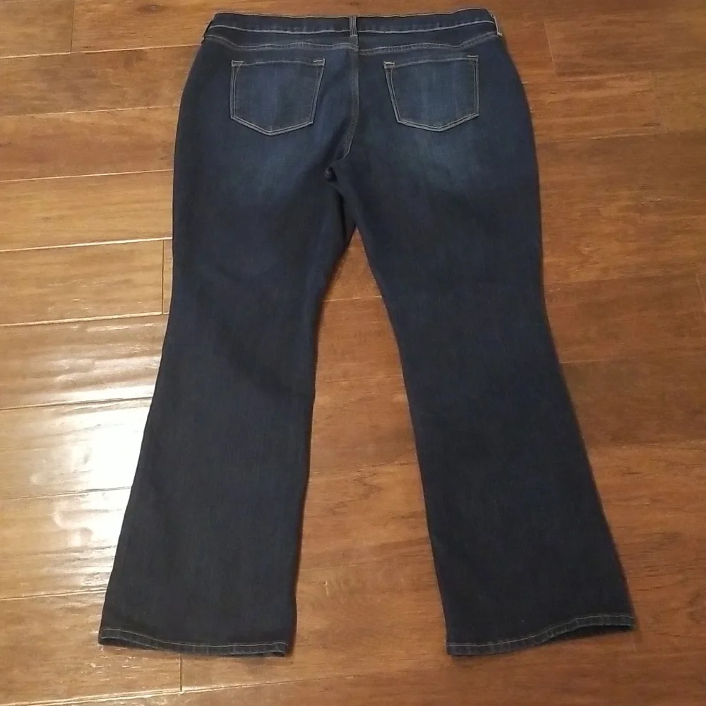 Old Navy Boot-Cut Semi-Evase Short Blue Jeans Size 16 Short